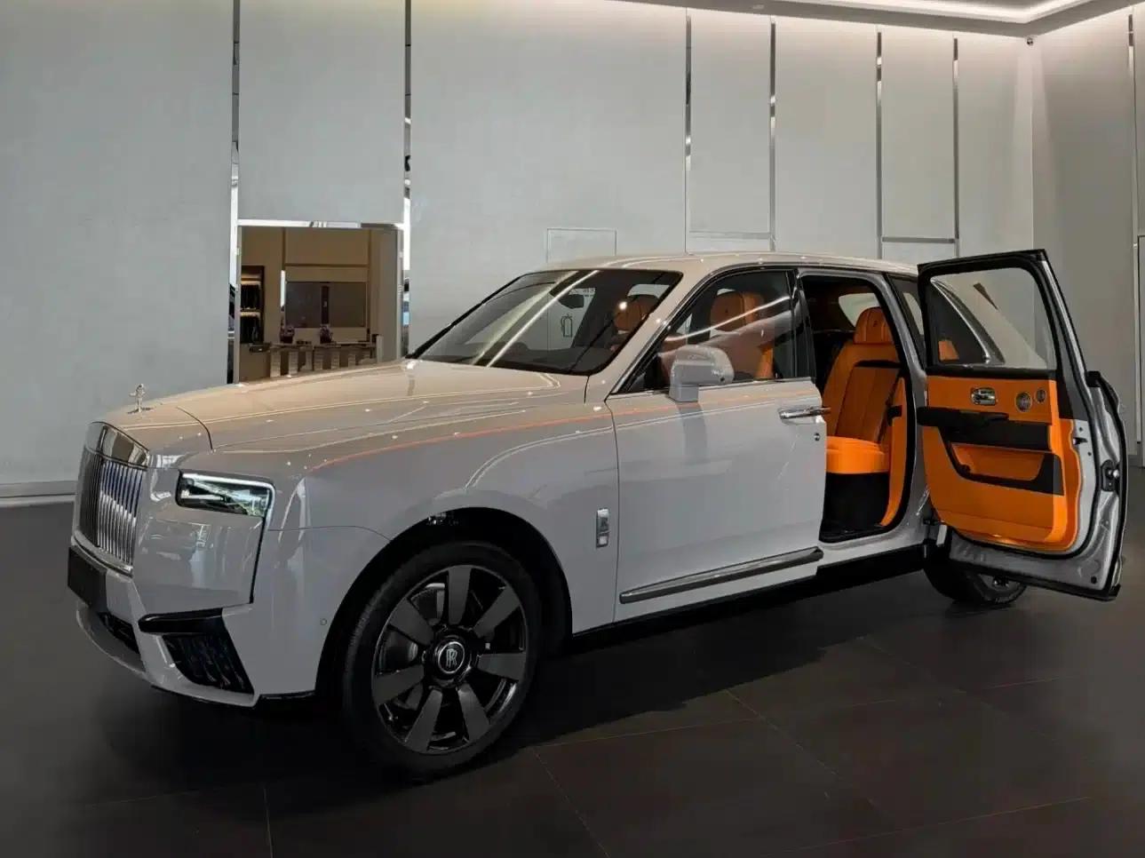 2024 Cullinan, four-seater version — миниатюра 3