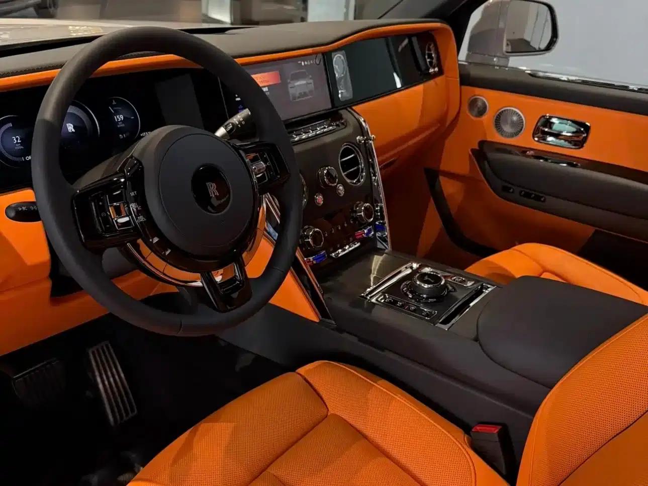 2024 Cullinan, four-seater version — миниатюра 5