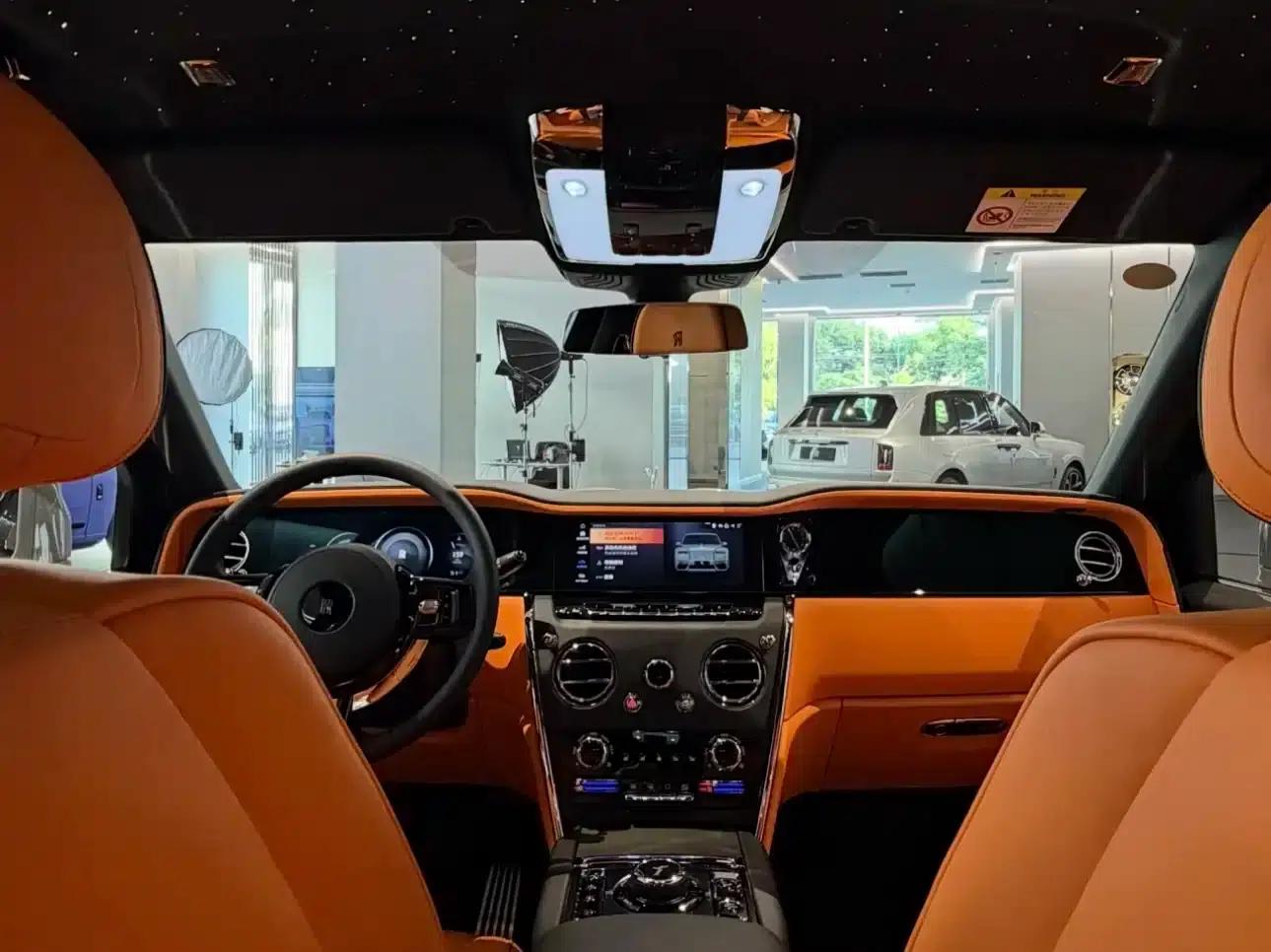 2024 Cullinan, four-seater version — миниатюра 7
