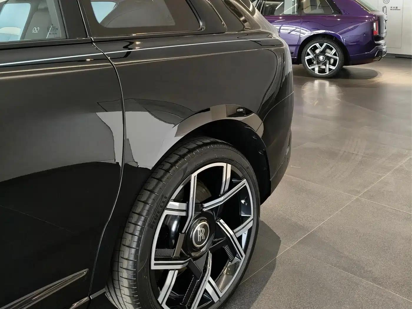 2024 Cullinan Black Badge — миниатюра 15