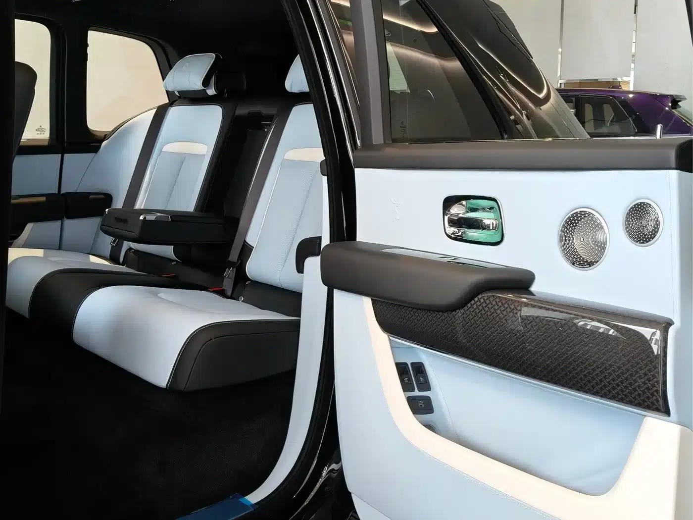2024 Cullinan Black Badge — миниатюра 7