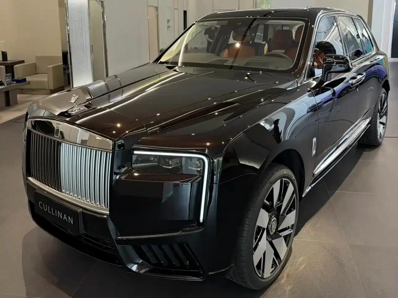 2024 Cullinan, four-seater version — миниатюра 13