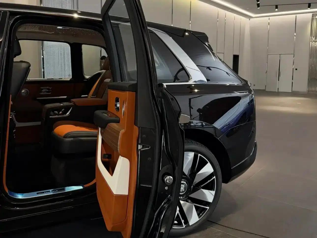 2024 Cullinan, four-seater version — миниатюра 15