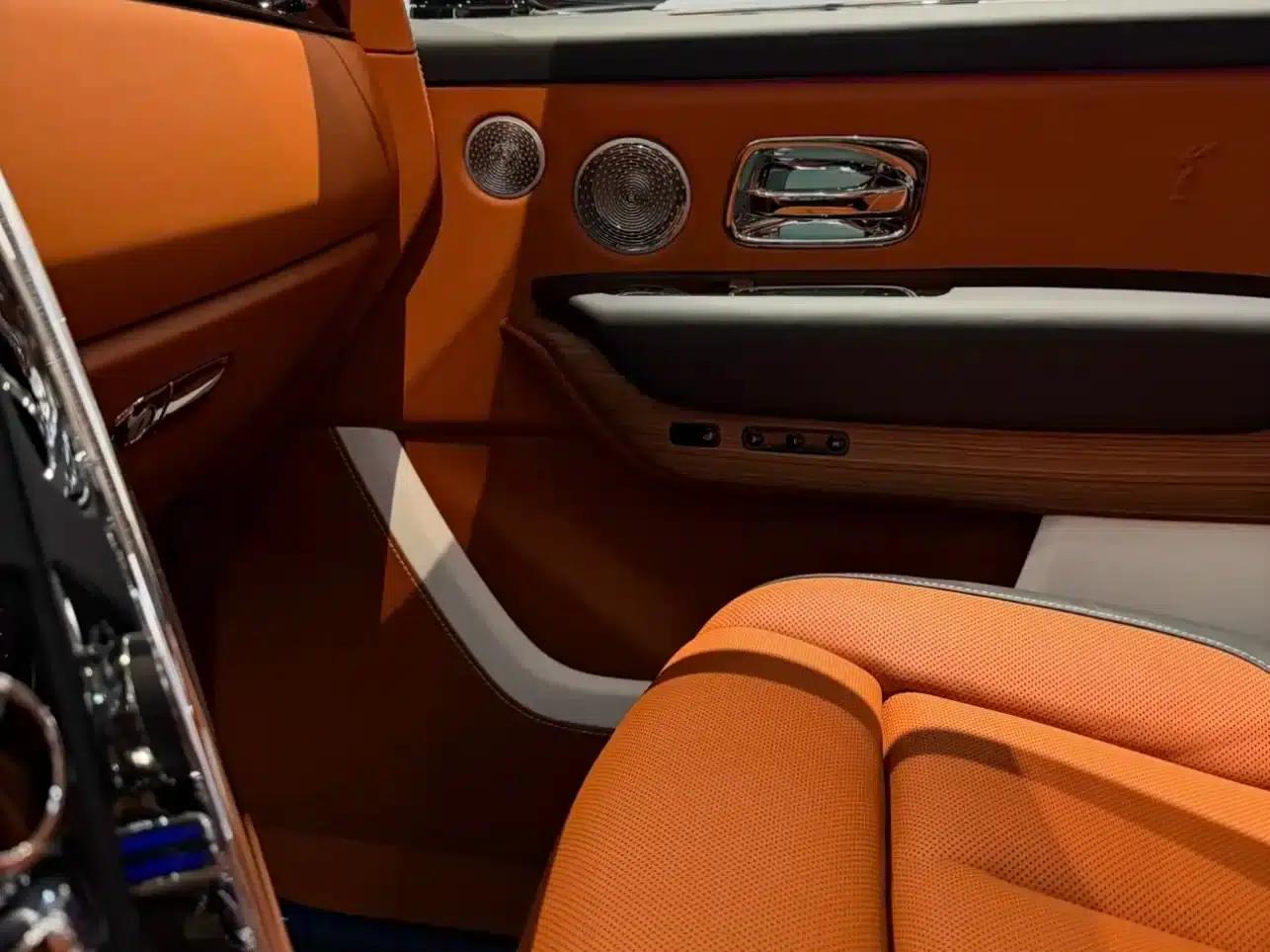 2024 Cullinan, four-seater version — миниатюра 19
