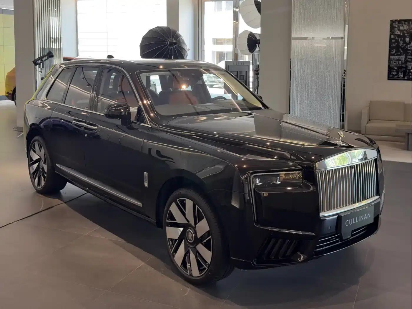 2024 Cullinan, four-seater version — миниатюра 3