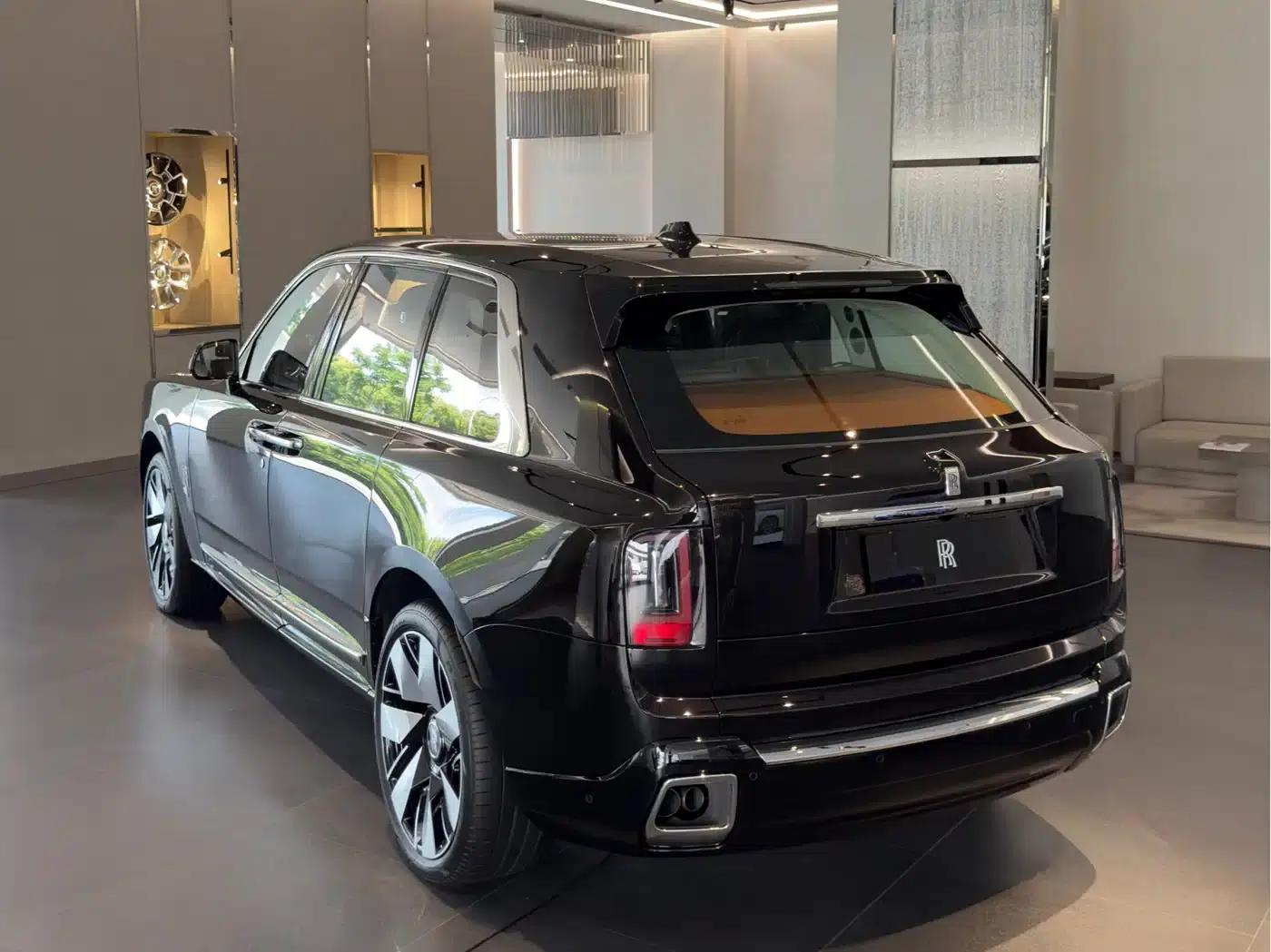 2024 Cullinan, four-seater version — миниатюра 5