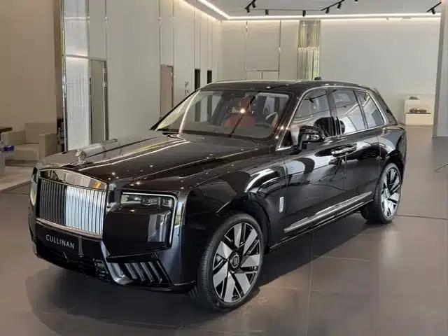 2024 Cullinan, four-seater version