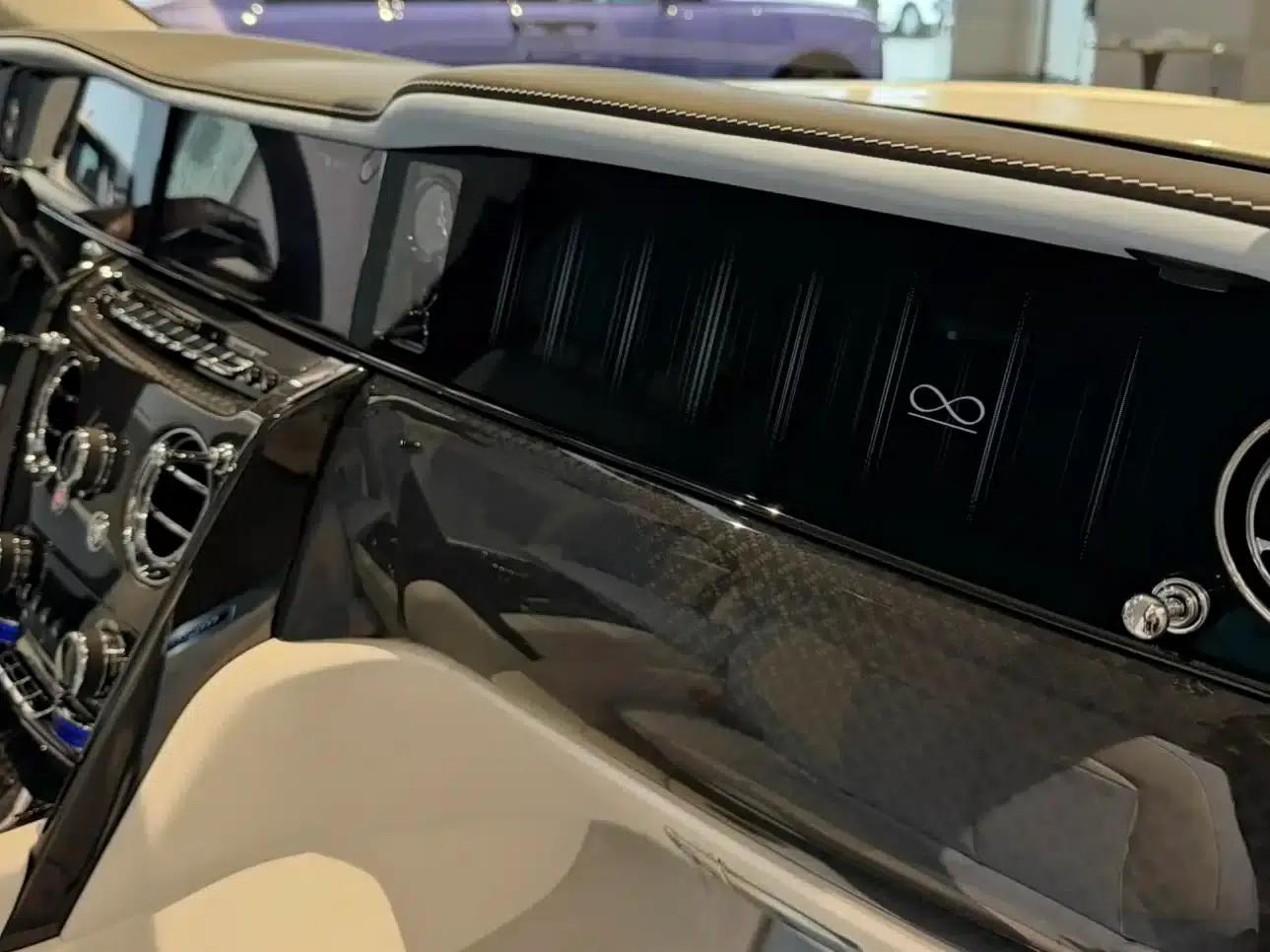 2024 Cullinan Black Badge — миниатюра 13