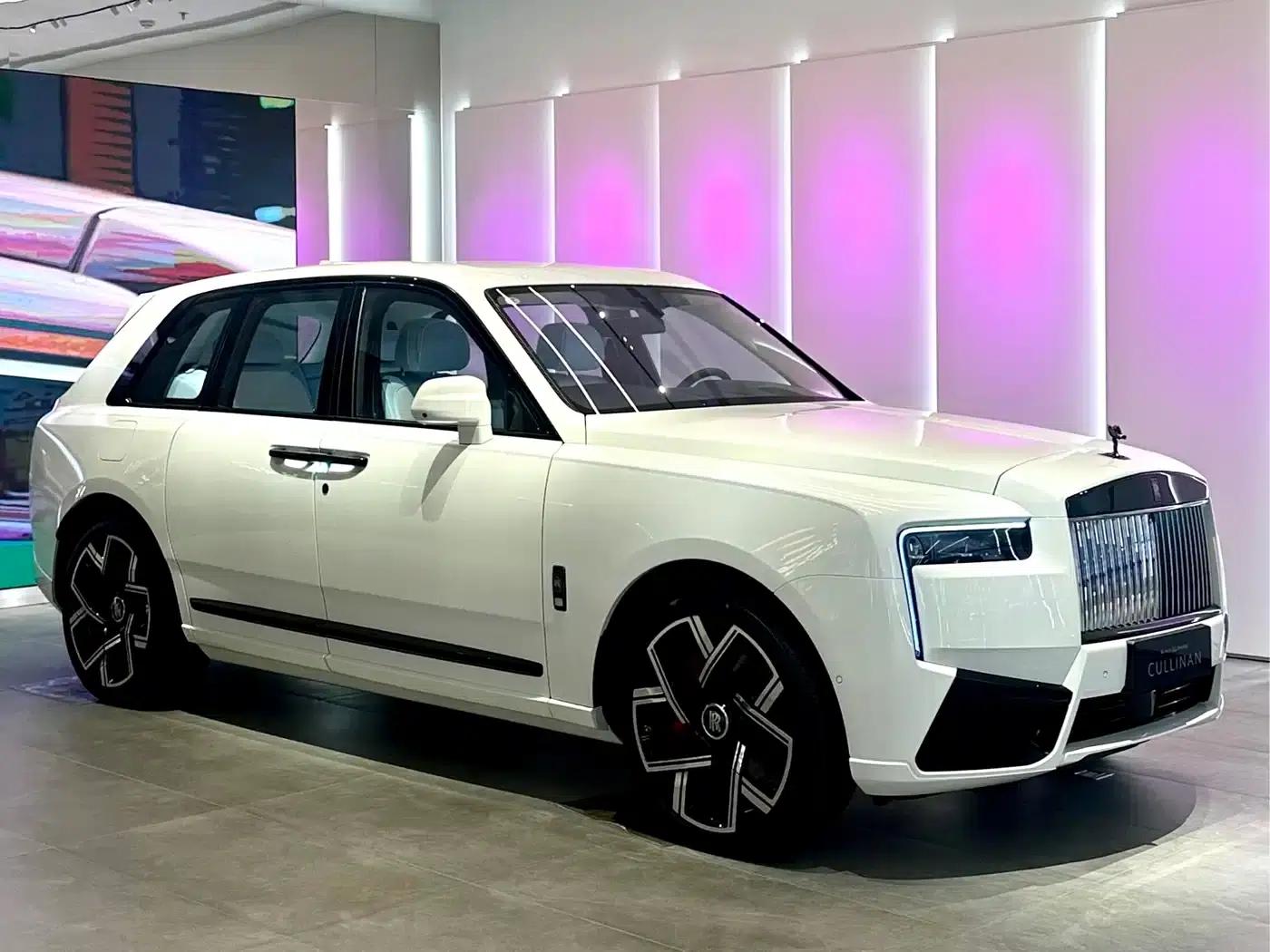 2024 Cullinan Black Badge — миниатюра 15