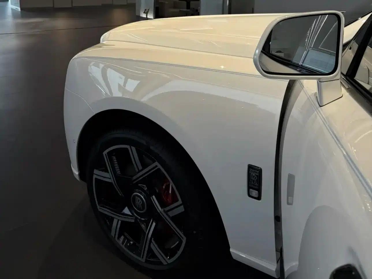 2024 Cullinan Black Badge — миниатюра 16