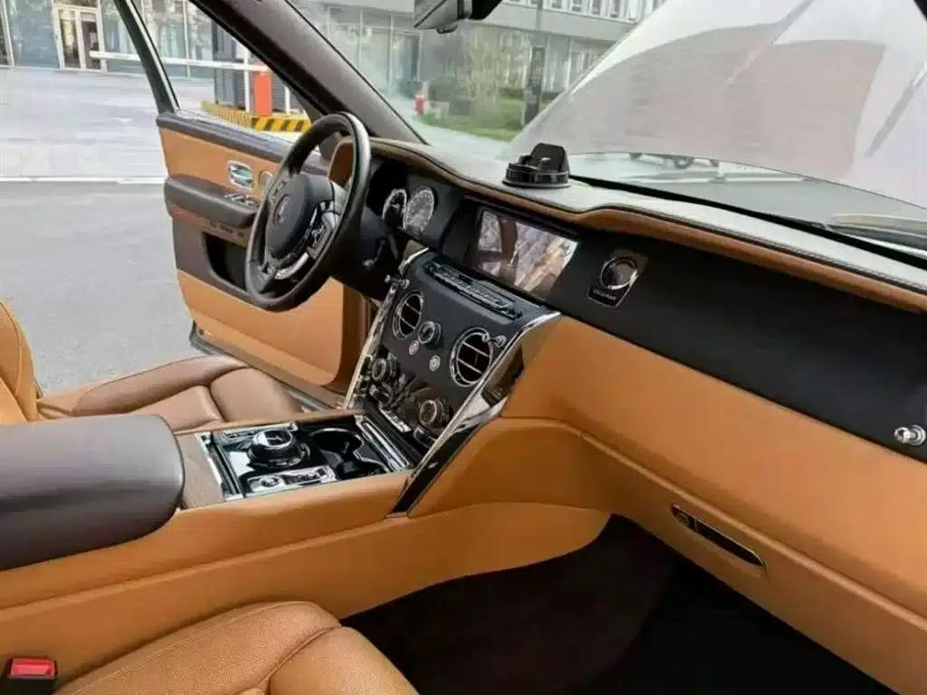 2018 Cullinan, four-seater version — миниатюра 6