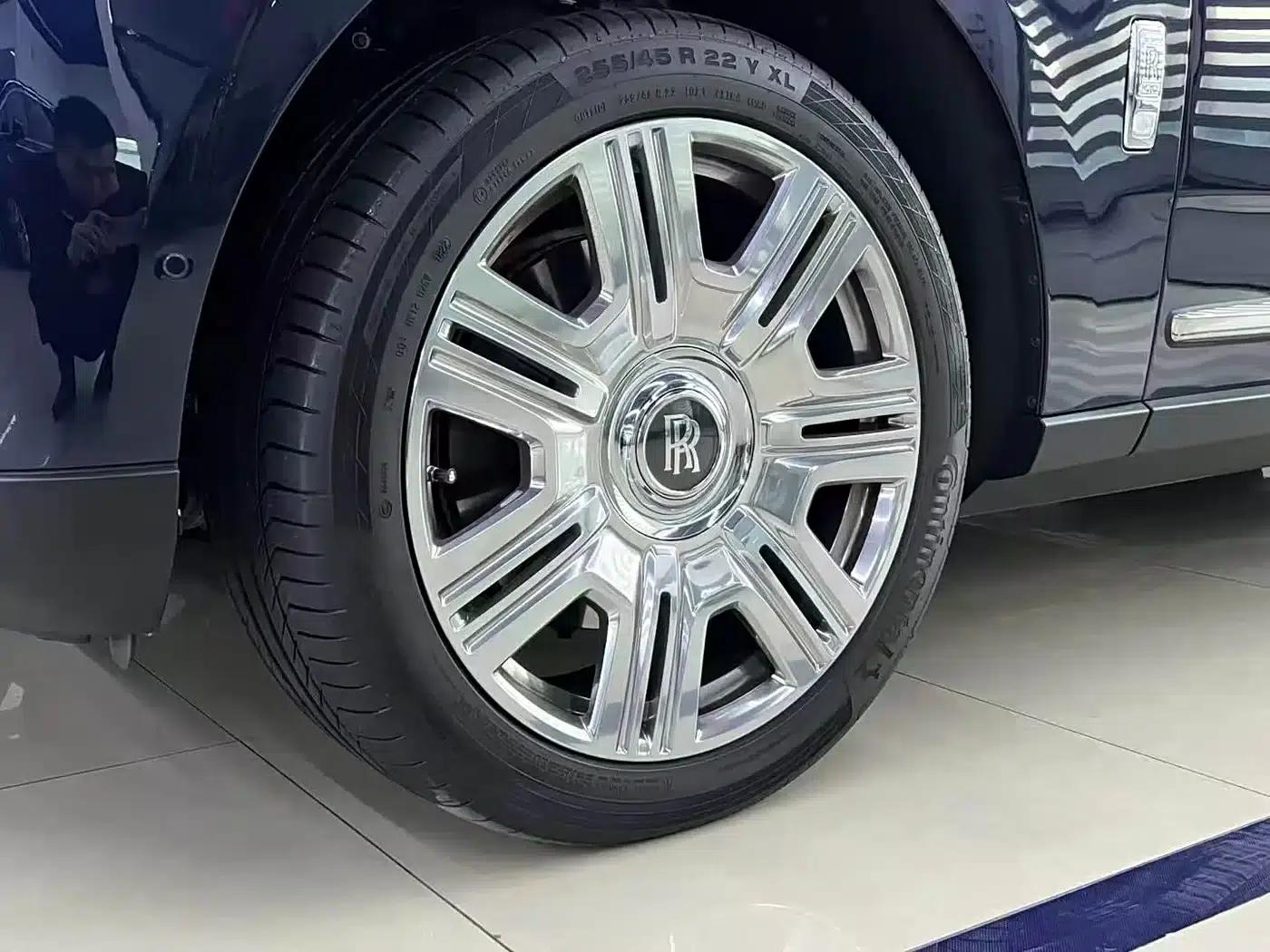 2018 Cullinan, four-seater version — миниатюра 3