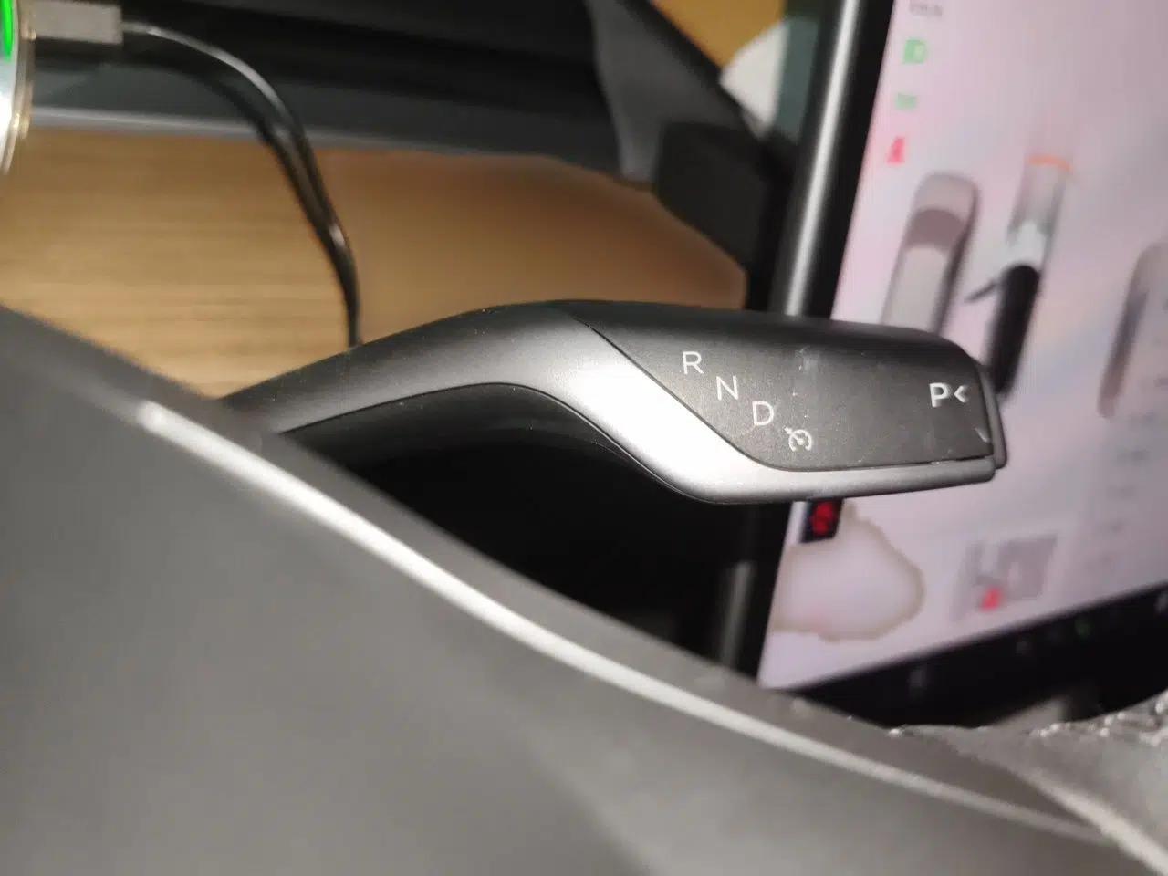 Tesla Model 3 2022 Rear-Wheel-Drive Version — миниатюра 13