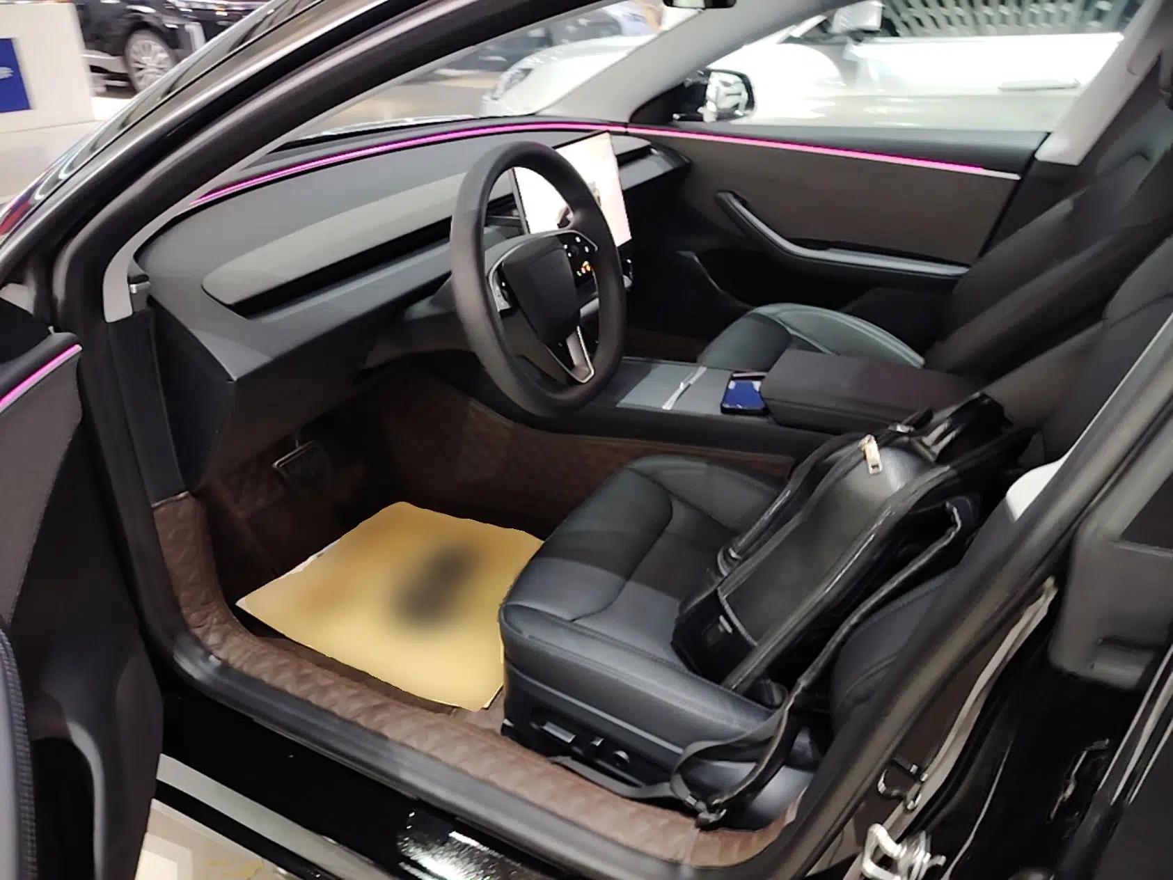 Tesla Model 3 2023 Rear-Wheel-Drive Version — миниатюра 18