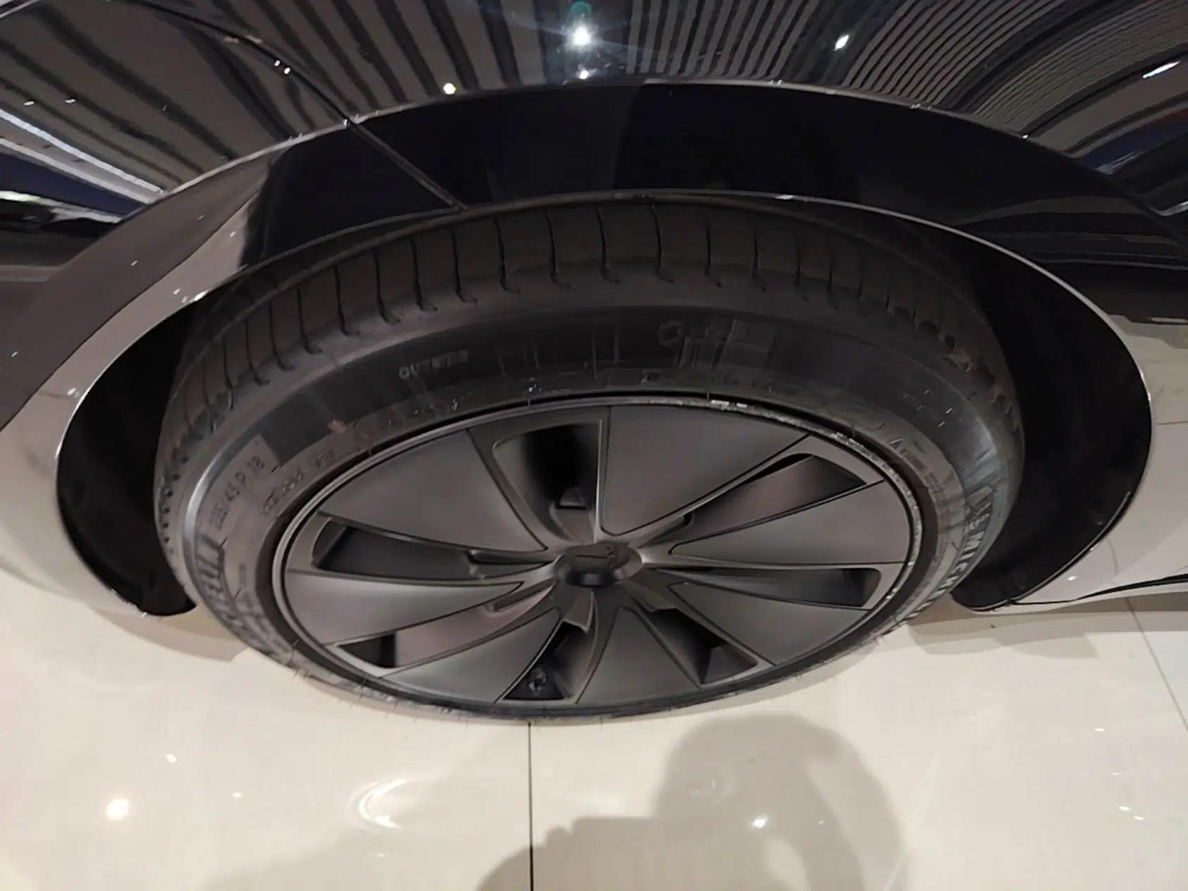 Tesla Model 3 2023 Rear-Wheel-Drive Version — миниатюра 8