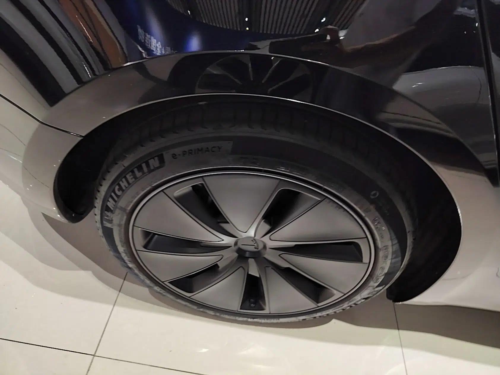 Tesla Model 3 2023 Rear-Wheel-Drive Version — миниатюра 10
