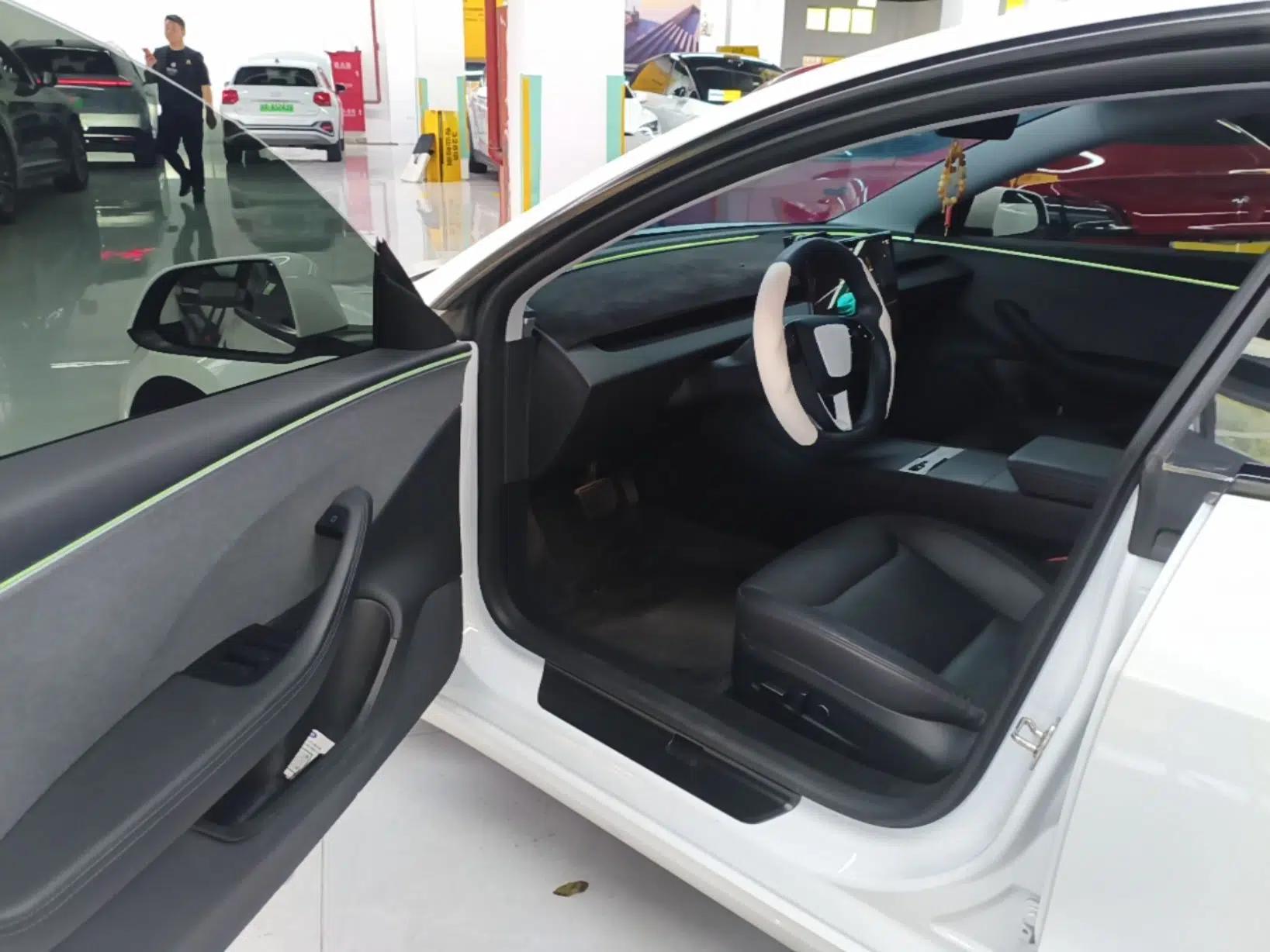 Tesla Model 3 2023 Rear-Wheel-Drive Version — миниатюра 19
