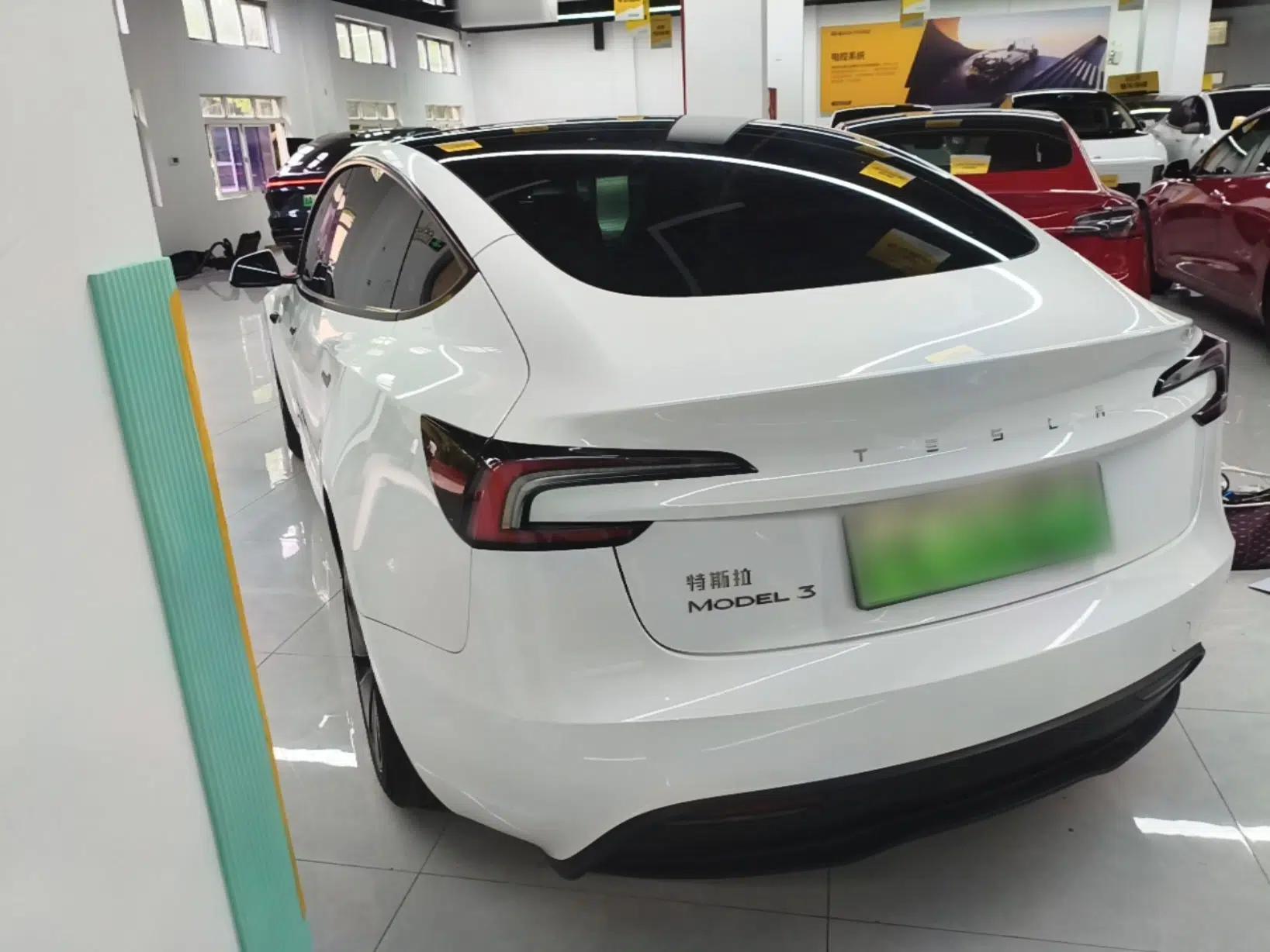 Tesla Model 3 2023 Rear-Wheel-Drive Version — миниатюра 4