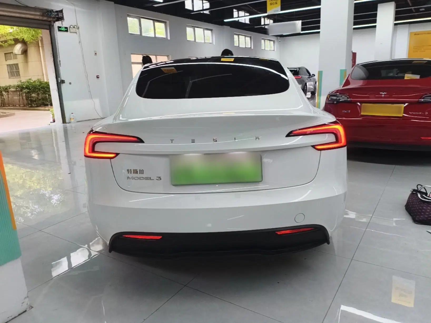 Tesla Model 3 2023 Rear-Wheel-Drive Version — миниатюра 5