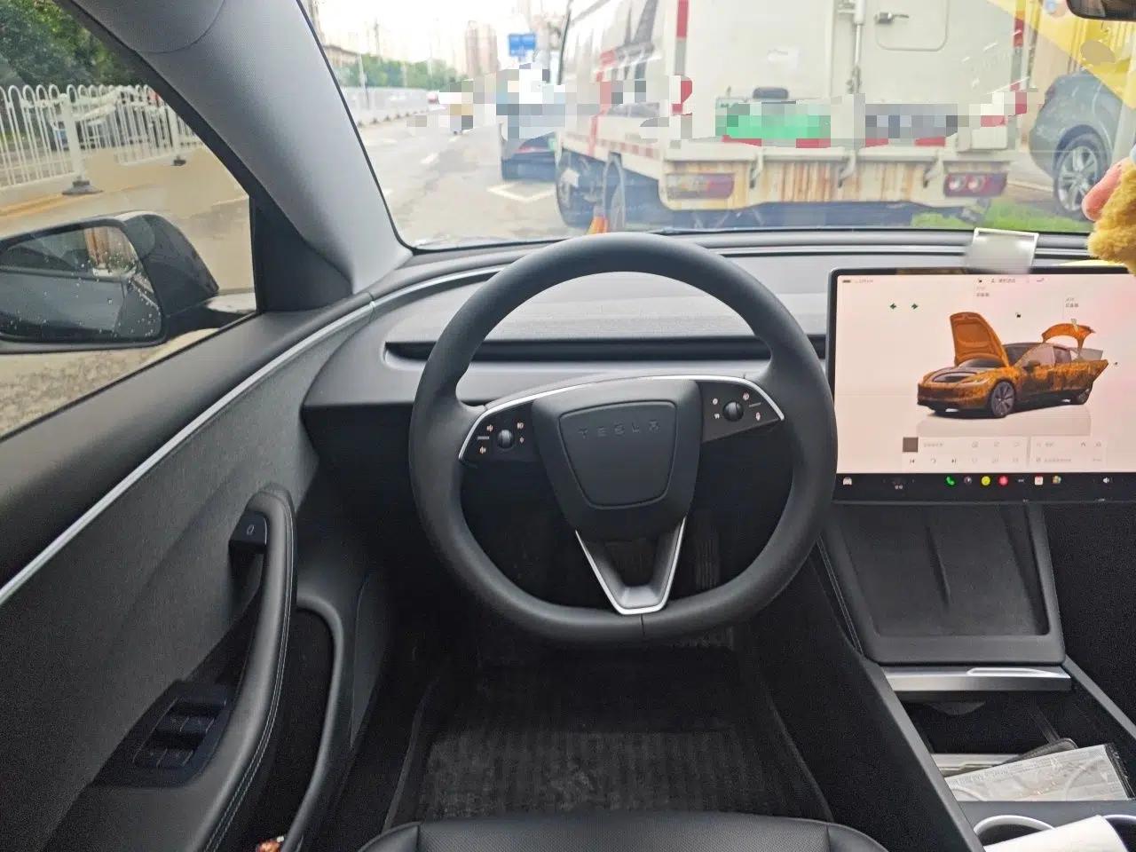 Tesla Model 3 2023 Rear-Wheel-Drive Version — миниатюра 11