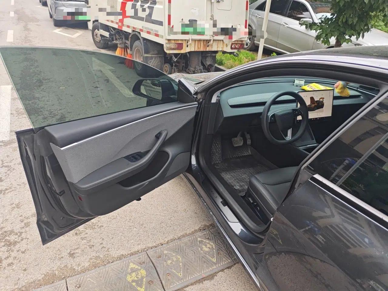 Tesla Model 3 2023 Rear-Wheel-Drive Version — миниатюра 17