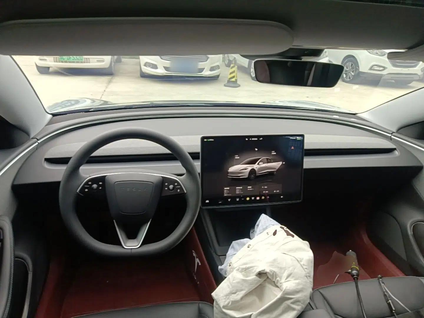 Tesla Model 3 2023 Rear-Wheel-Drive Version — миниатюра 13