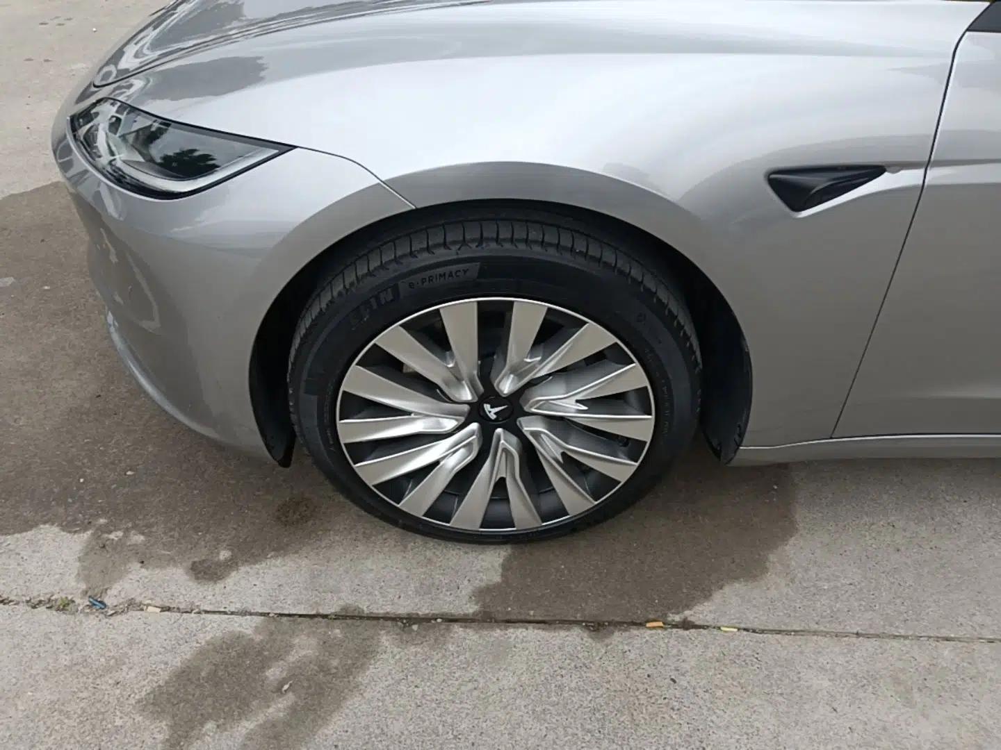 Tesla Model 3 2023 Rear-Wheel-Drive Version — миниатюра 8