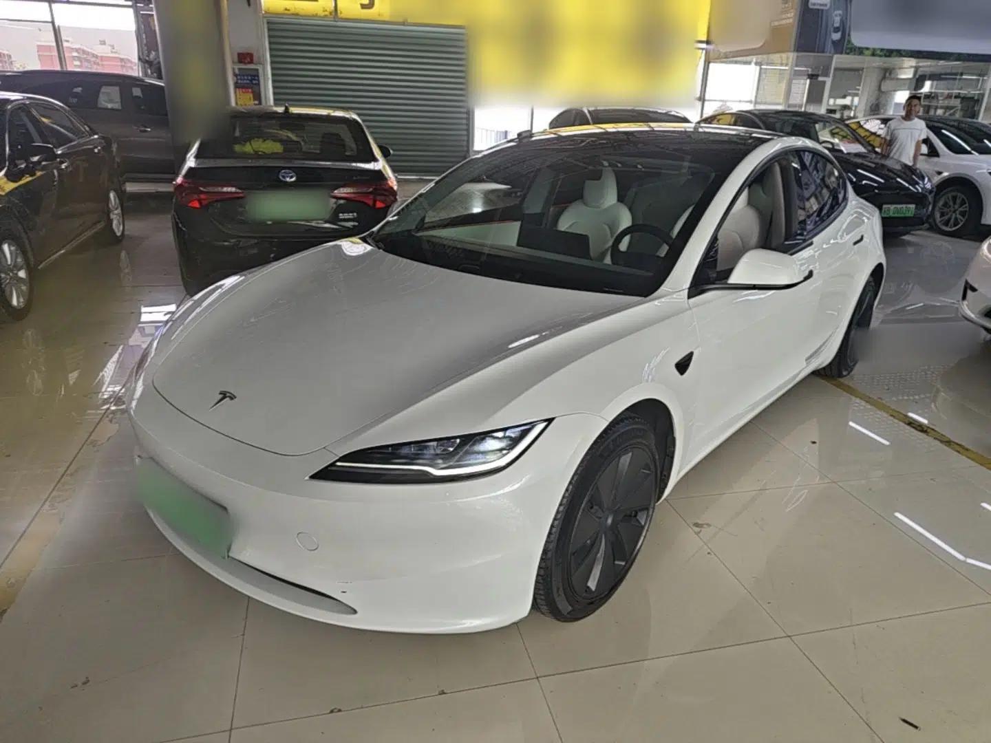 Tesla Model 3 2023 Rear-Wheel-Drive Version — миниатюра 1