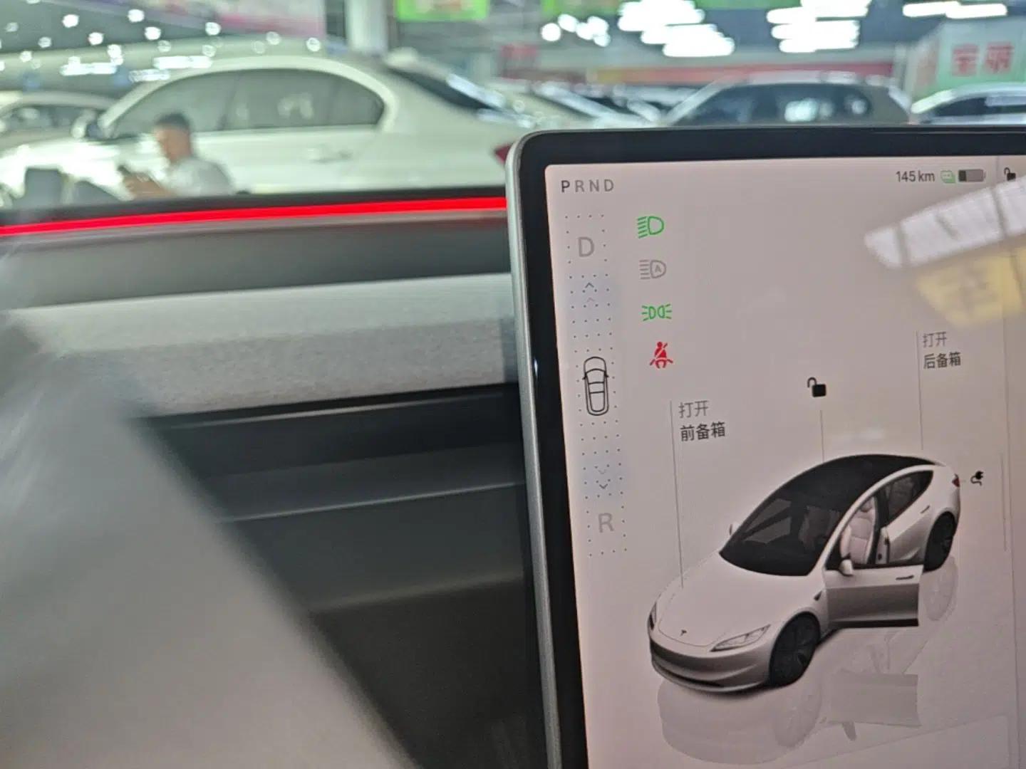 Tesla Model 3 2023 Rear-Wheel-Drive Version — миниатюра 17