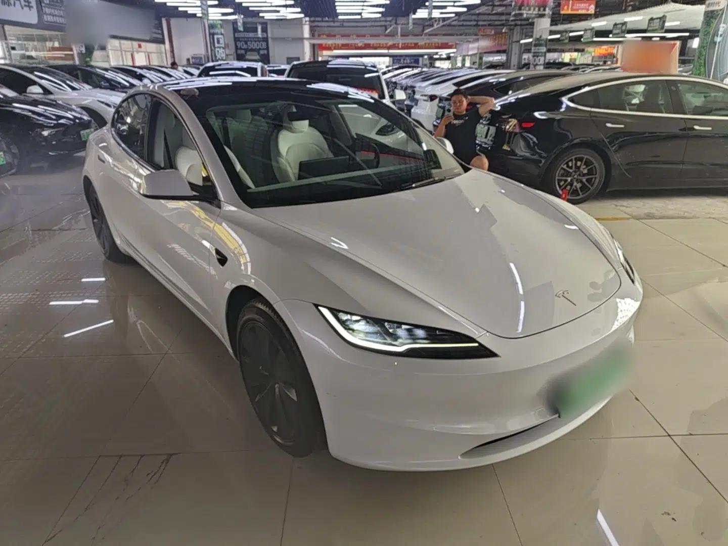 Tesla Model 3 2023 Rear-Wheel-Drive Version — миниатюра 3