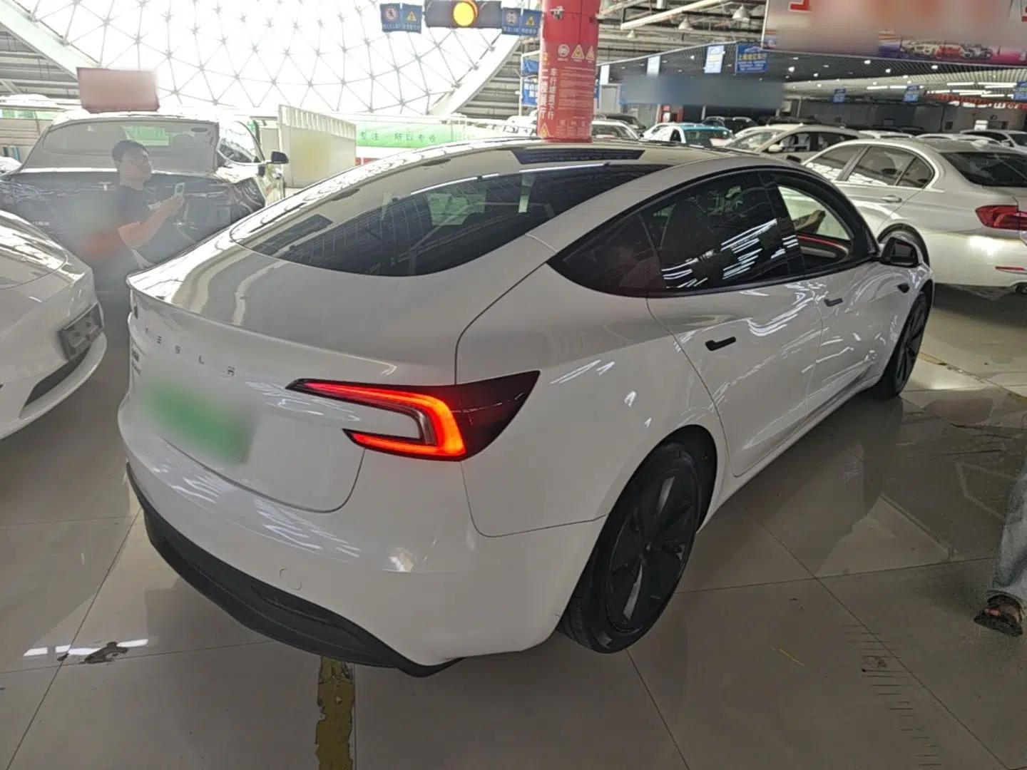 Tesla Model 3 2023 Rear-Wheel-Drive Version — миниатюра 6