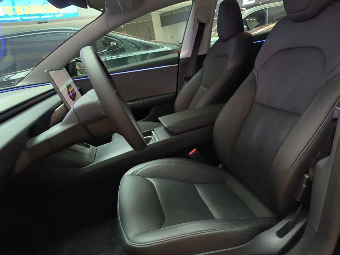 Tesla Model 3 2023 Rear-Wheel-Drive Version — миниатюра 17