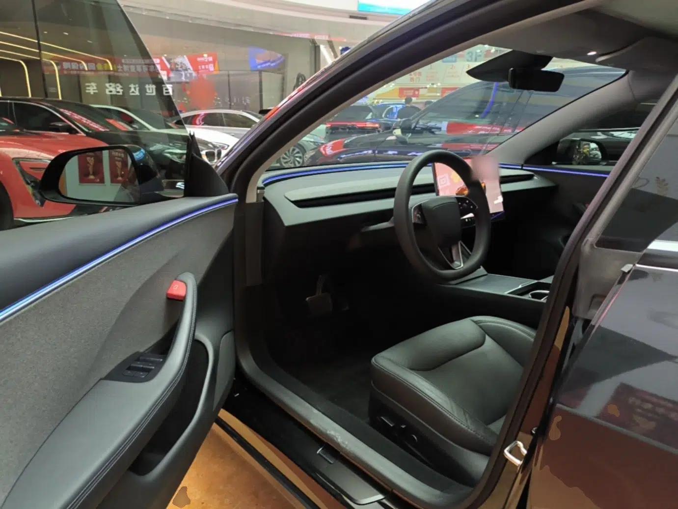 Tesla Model 3 2023 Rear-Wheel-Drive Version — миниатюра 18