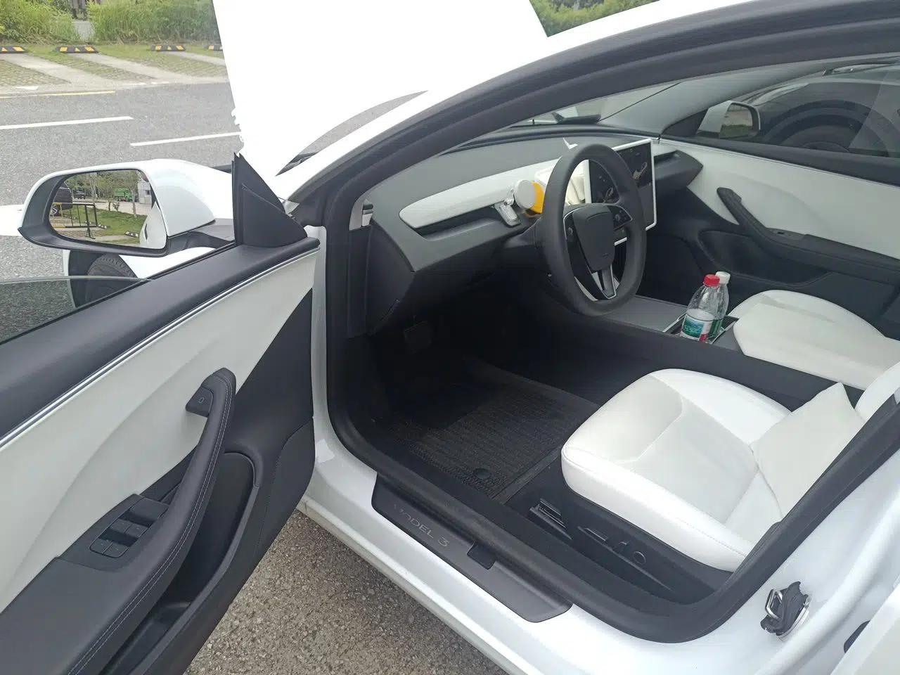 Tesla Model 3 2023 Rear-Wheel-Drive Version — миниатюра 17