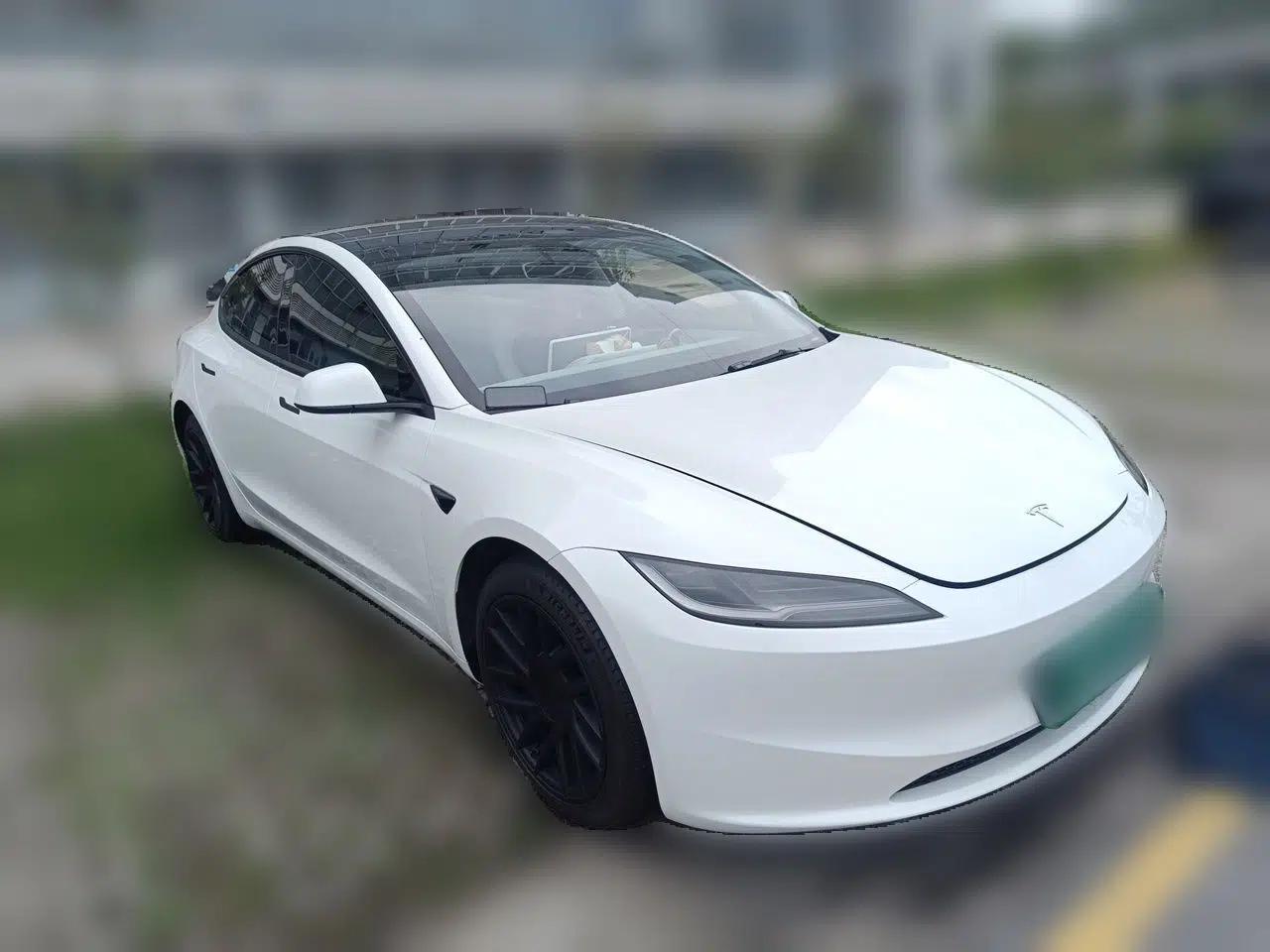 Tesla Model 3 2023 Rear-Wheel-Drive Version — миниатюра 3