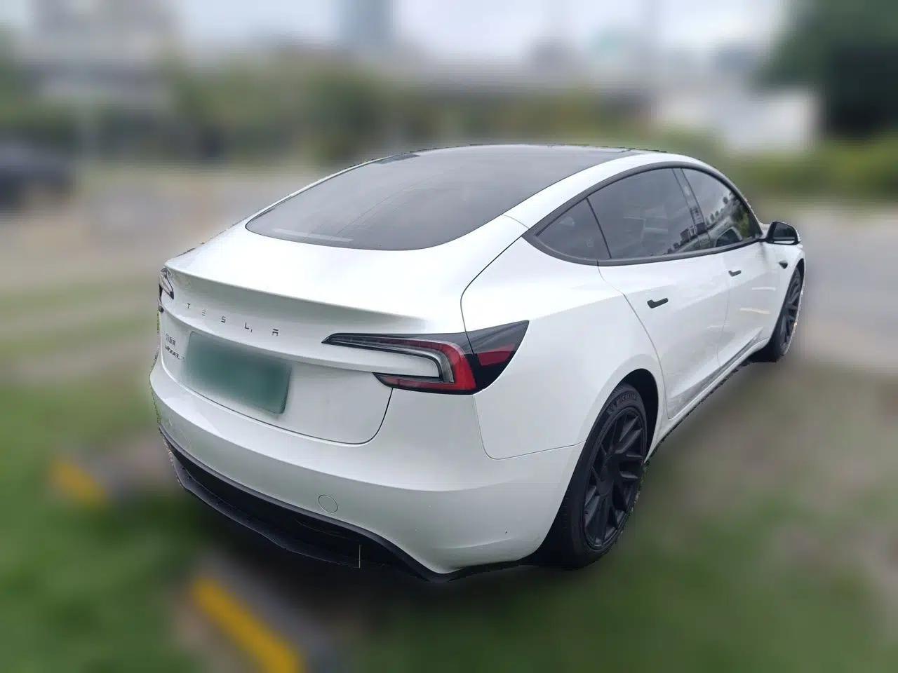 Tesla Model 3 2023 Rear-Wheel-Drive Version — миниатюра 6