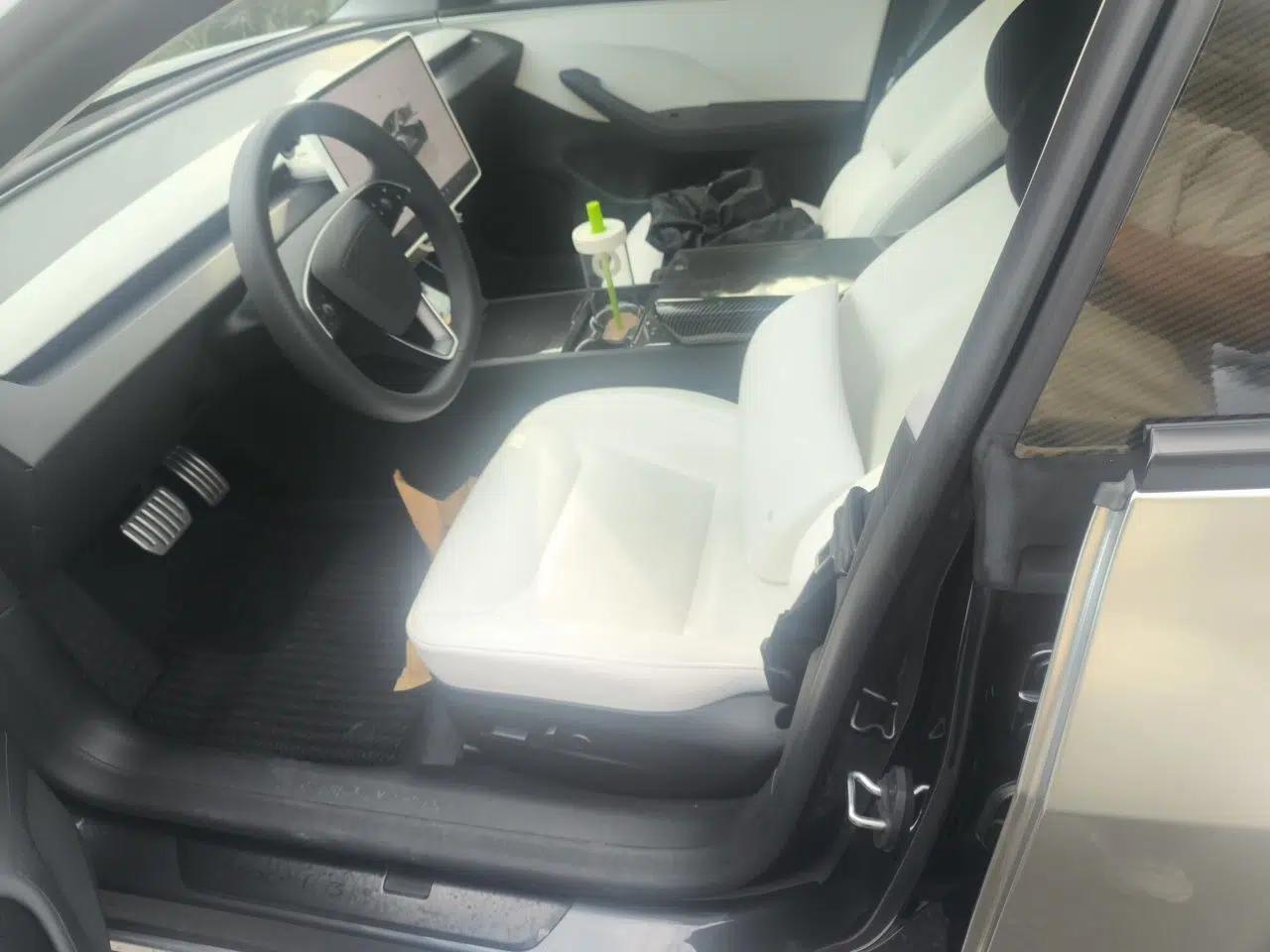 Tesla Model 3 2023 Rear-Wheel-Drive Version — миниатюра 16