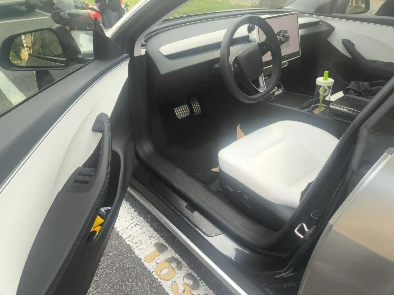 Tesla Model 3 2023 Rear-Wheel-Drive Version — миниатюра 17