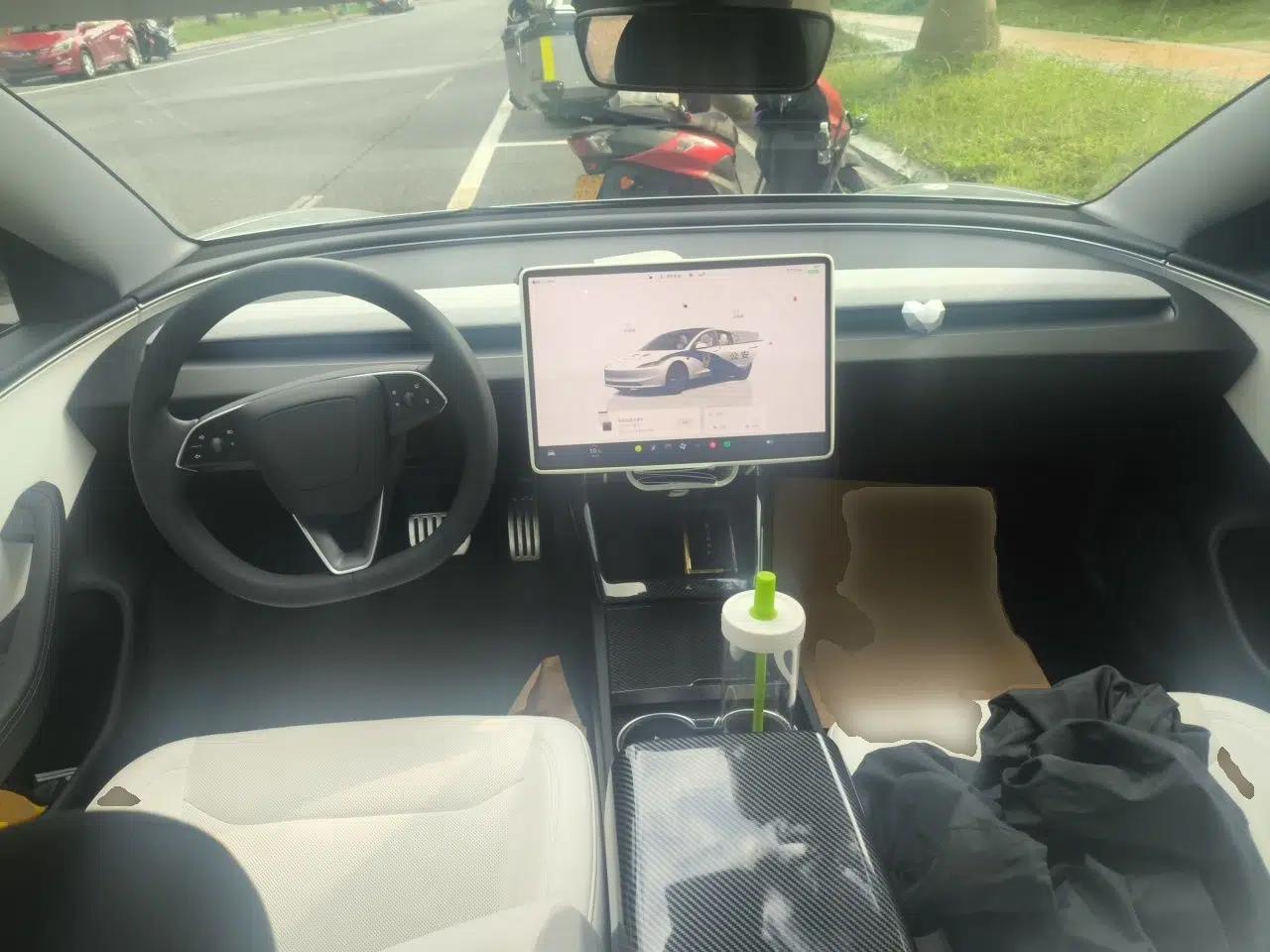 Tesla Model 3 2023 Rear-Wheel-Drive Version — миниатюра 10