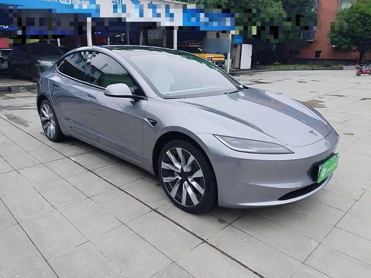Tesla Model 3 2025 Model Long-Range Rear-Wheel-Drive Version — миниатюра 3