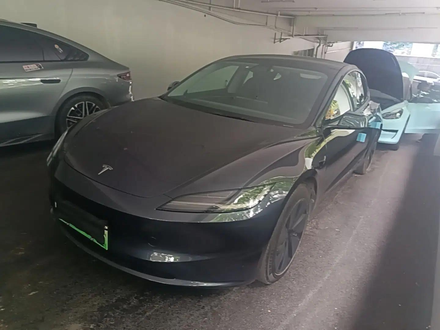 Tesla Model 3 2023 Long-Range All-Wheel-Drive Version — миниатюра 1