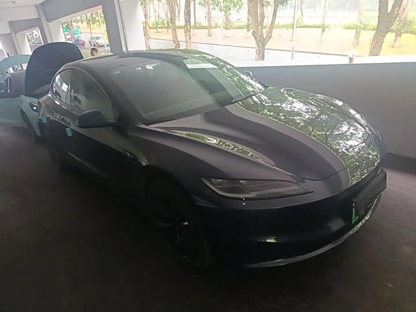 Tesla Model 3 2023 Long-Range All-Wheel-Drive Version — миниатюра 3