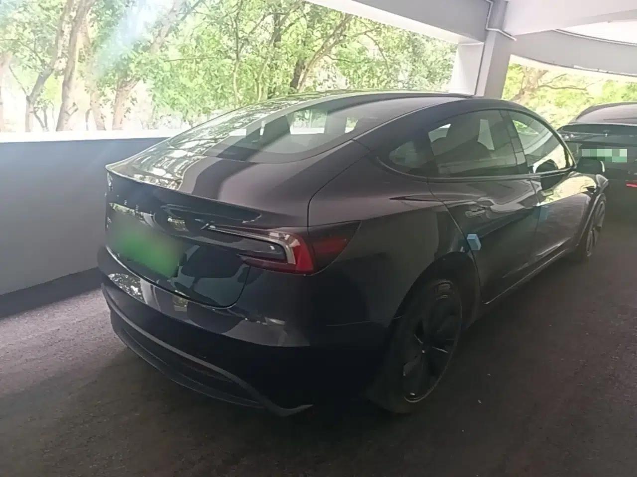 Tesla Model 3 2023 Long-Range All-Wheel-Drive Version — миниатюра 6
