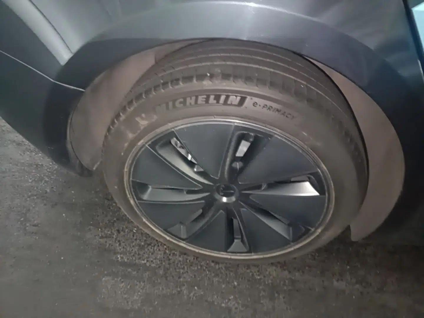 Tesla Model 3 2023 Long-Range All-Wheel-Drive Version — миниатюра 10