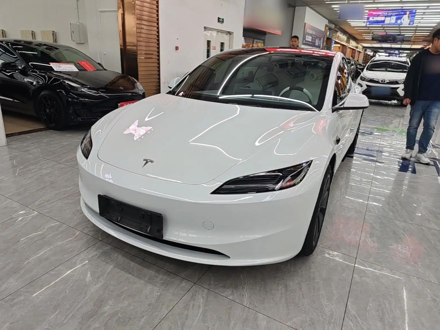 Tesla Model 3 2025 Rear-Wheel-Drive Version — миниатюра 1