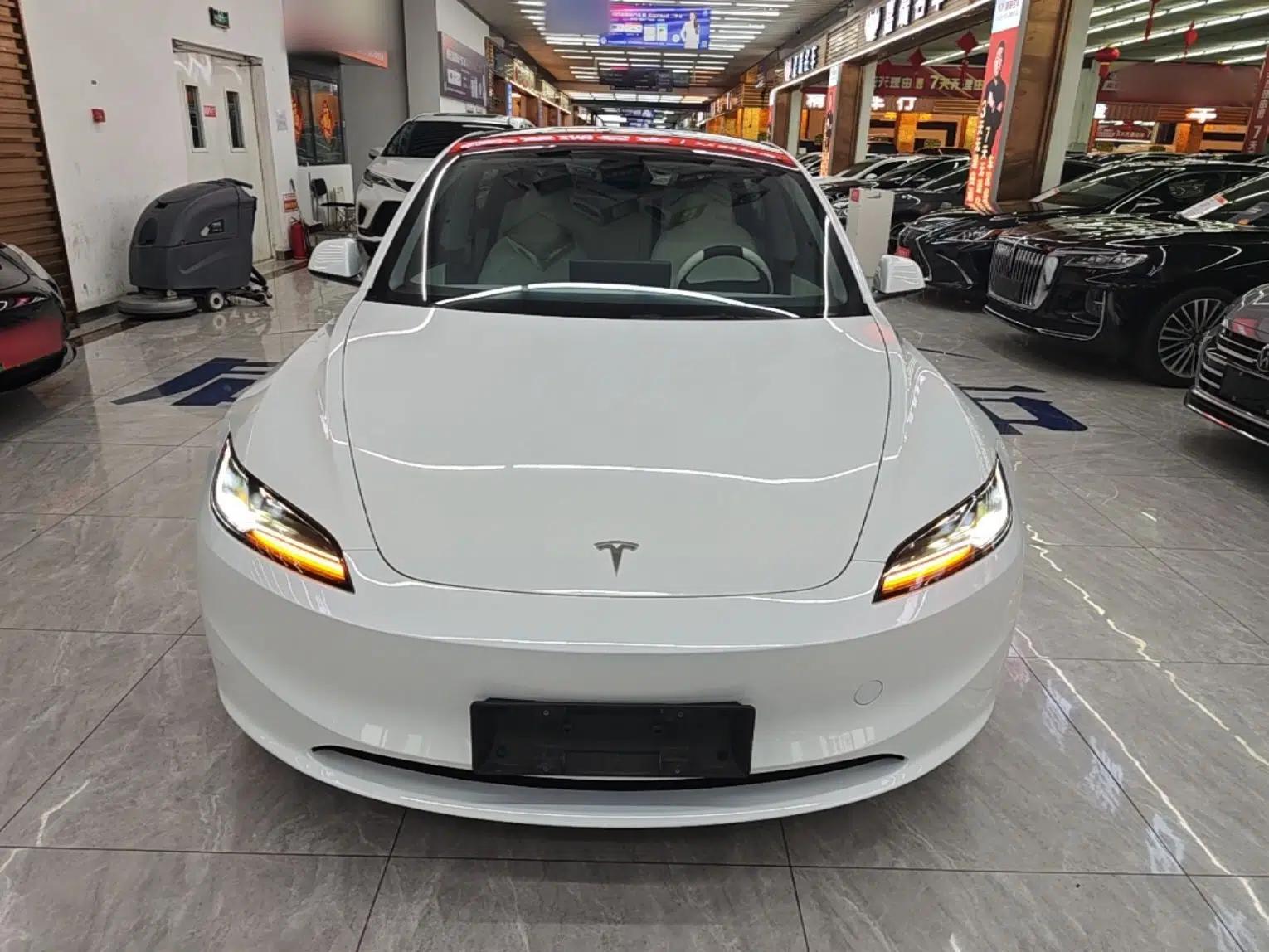 Tesla Model 3 2025 Rear-Wheel-Drive Version — миниатюра 2