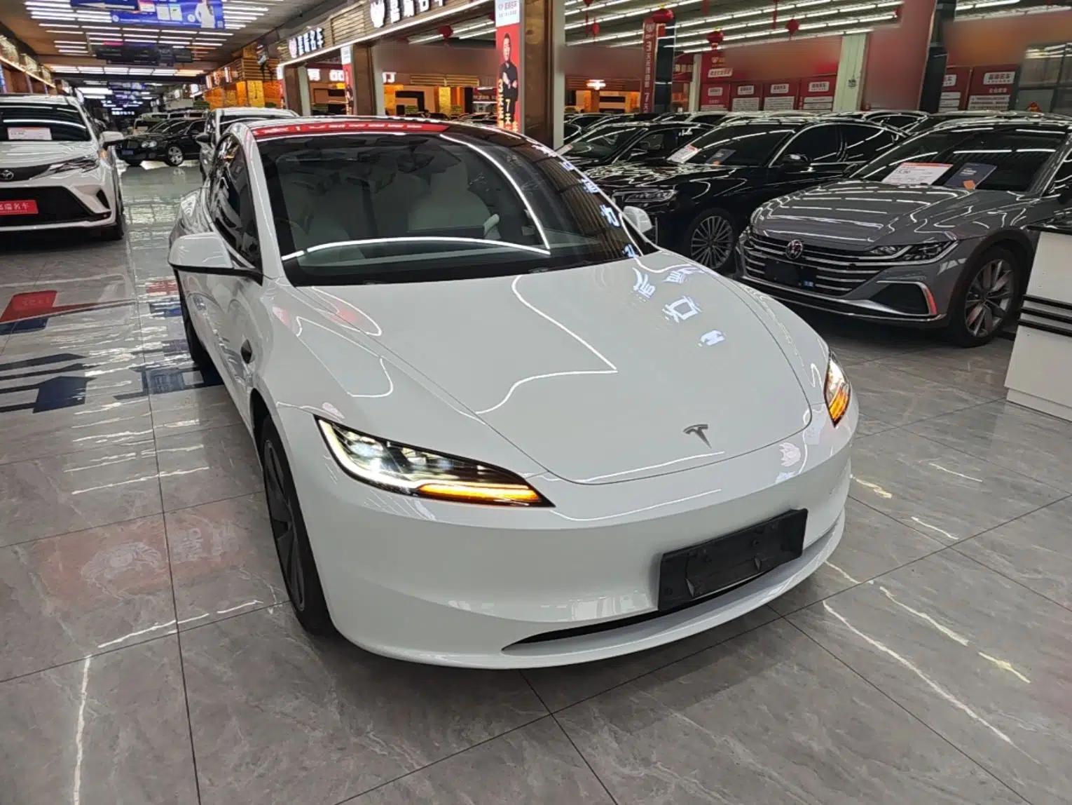 Tesla Model 3 2025 Rear-Wheel-Drive Version — миниатюра 3