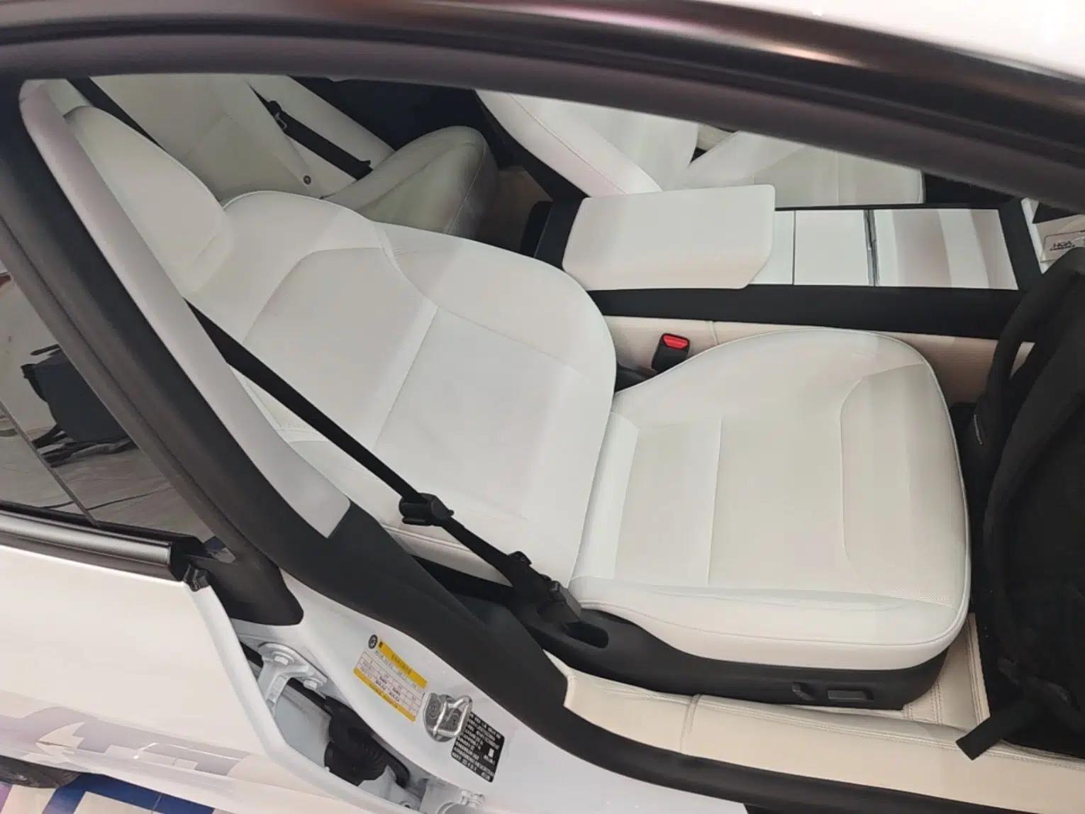 Tesla Model 3 2025 Rear-Wheel-Drive Version — миниатюра 23