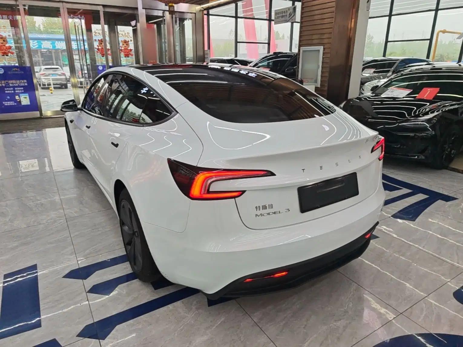 Tesla Model 3 2025 Rear-Wheel-Drive Version — миниатюра 4