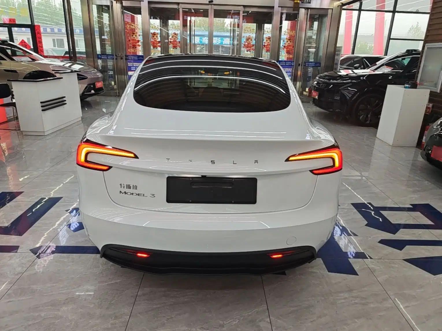 Tesla Model 3 2025 Rear-Wheel-Drive Version — миниатюра 5